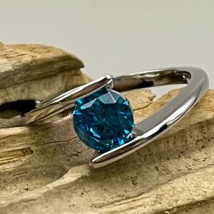 Elegant Silver Ring with Blue Gemstone